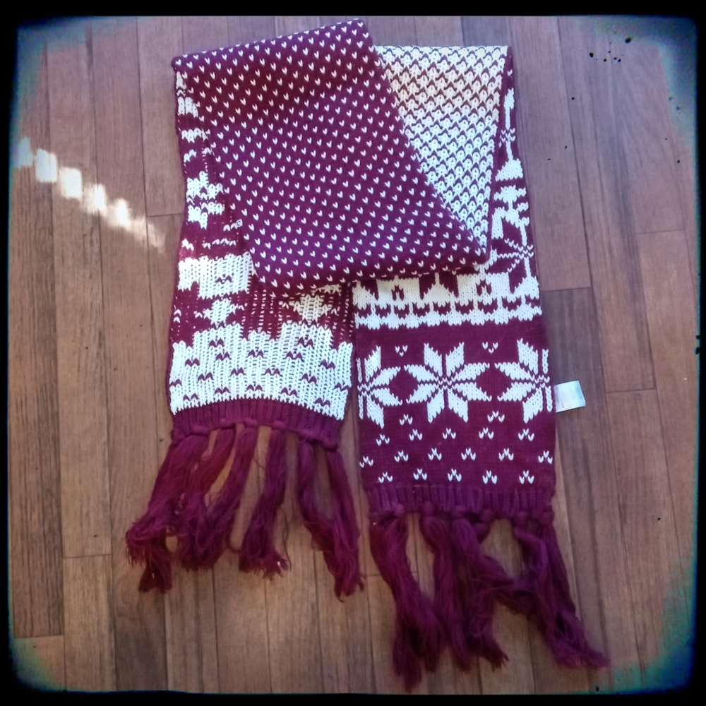 Beautiful winter scarf - Picture 3 of 5